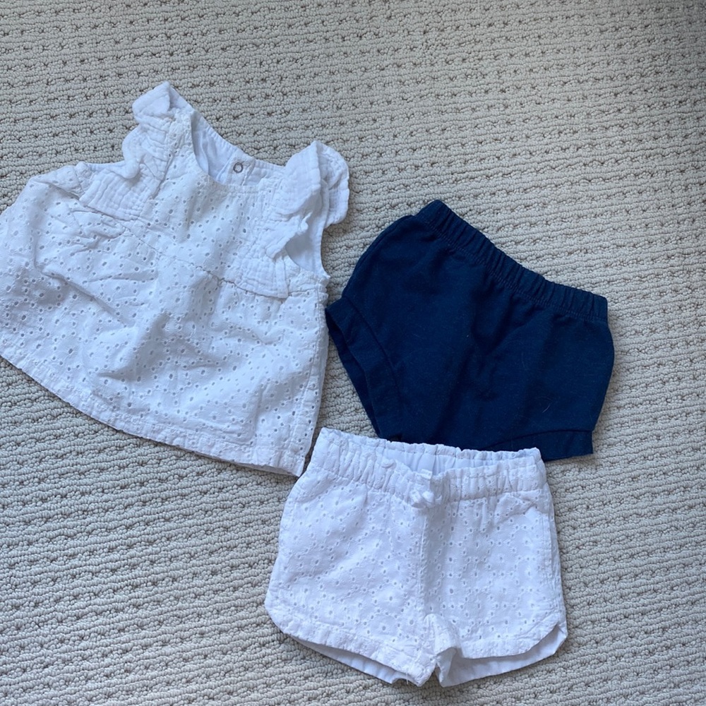 Cat & Jack set comes with 2 bottom options 6-9 months (runs big)